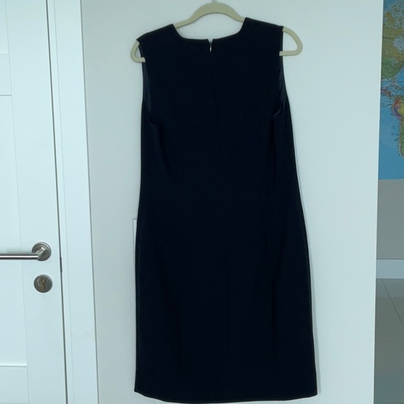 Elie Tahari Black V-Neck Midi Dress - Picture 4 of 4